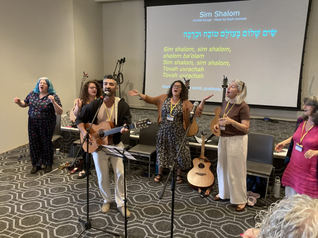Mich Sampson (left) and members of the Shirei Chagigah faculty lead a round-robin of melodies