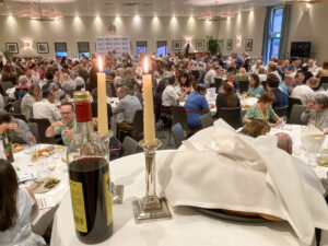 Shabbat dinner at Hineinu